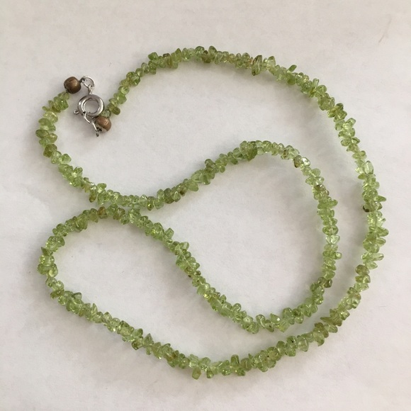 Natural peridot polished chip necklace - Picture 3 of 5